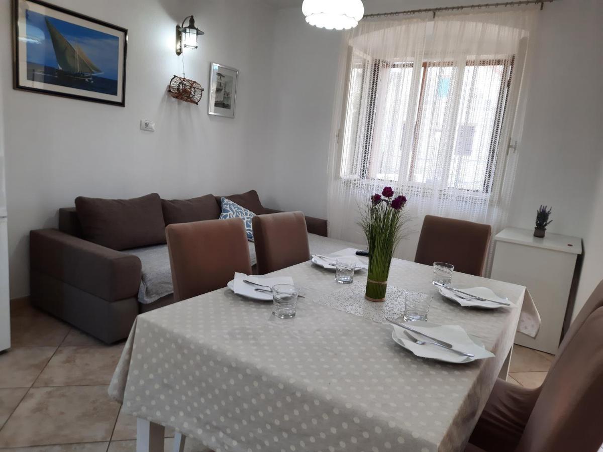 Apartments Villa Beba Komiža Екстериор снимка