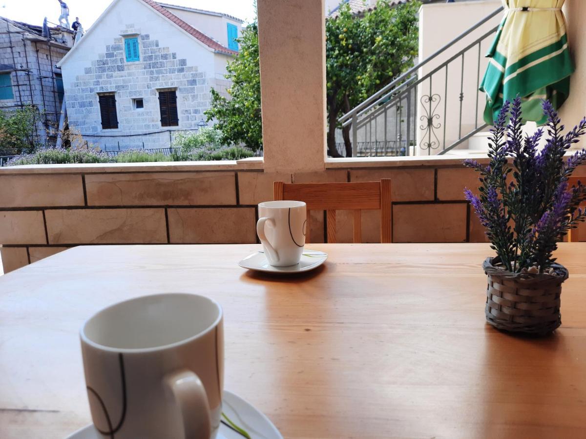 Apartments Villa Beba Komiža Екстериор снимка