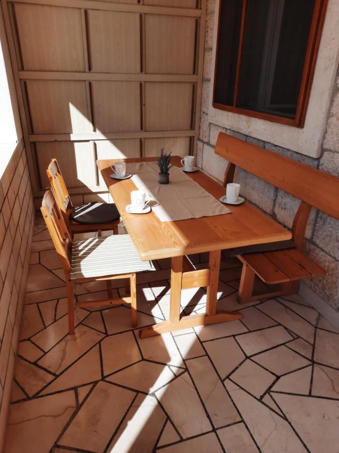 Apartments Villa Beba Komiža Екстериор снимка
