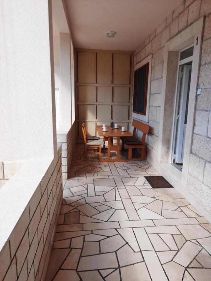 Apartments Villa Beba Komiža Екстериор снимка