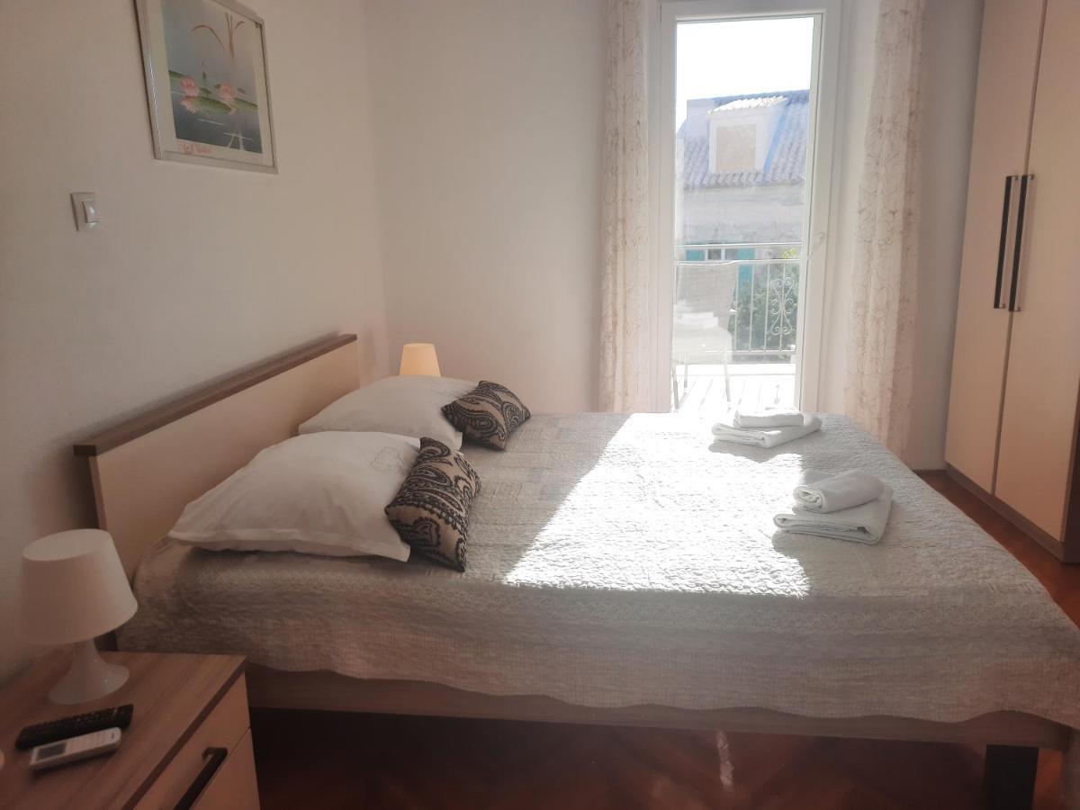 Apartments Villa Beba Komiža Екстериор снимка