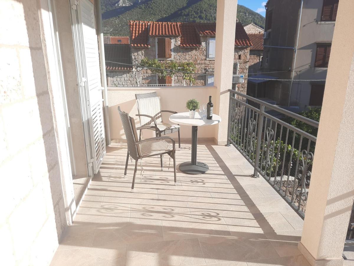 Apartments Villa Beba Komiža Екстериор снимка