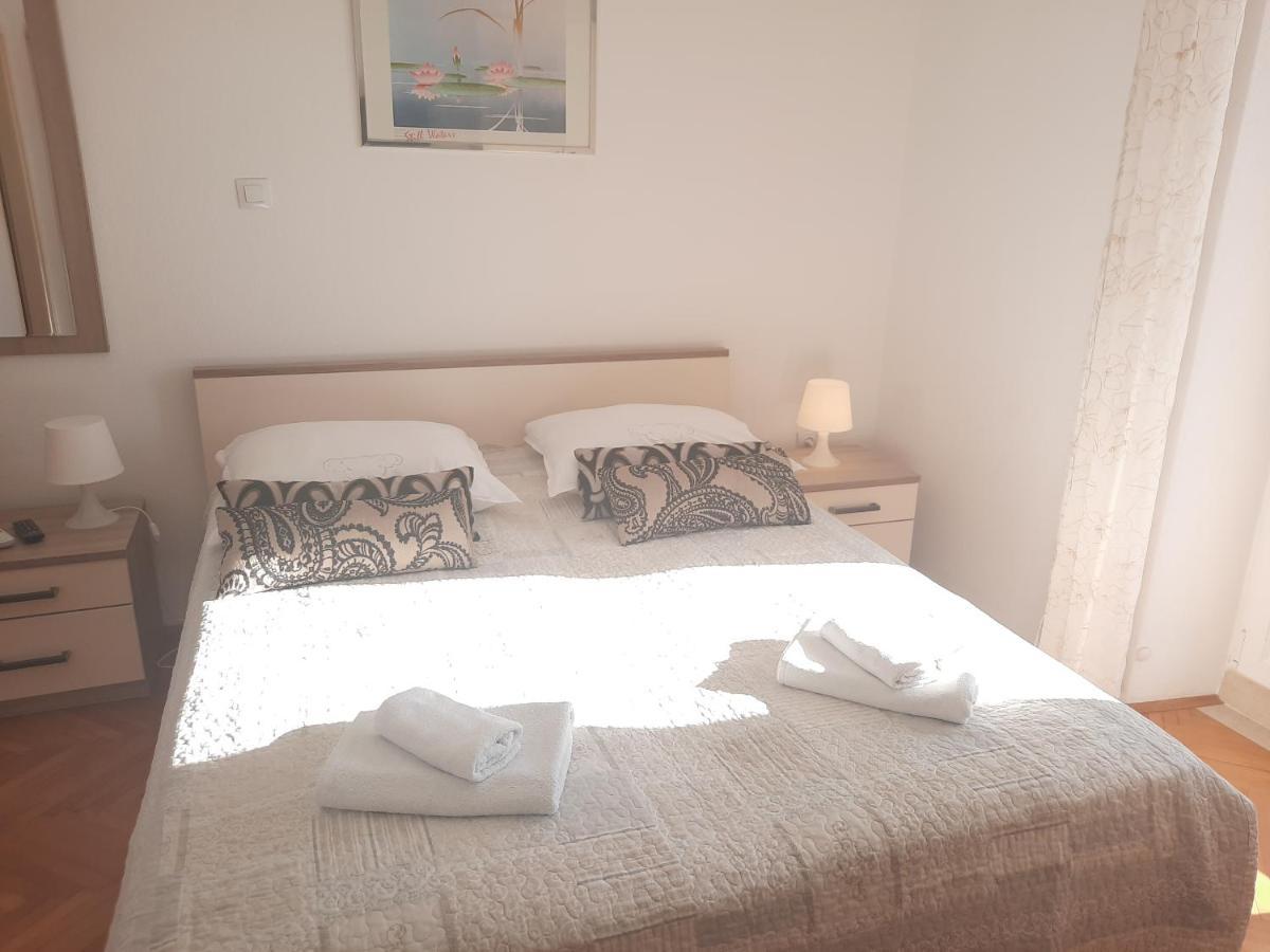 Apartments Villa Beba Komiža Екстериор снимка