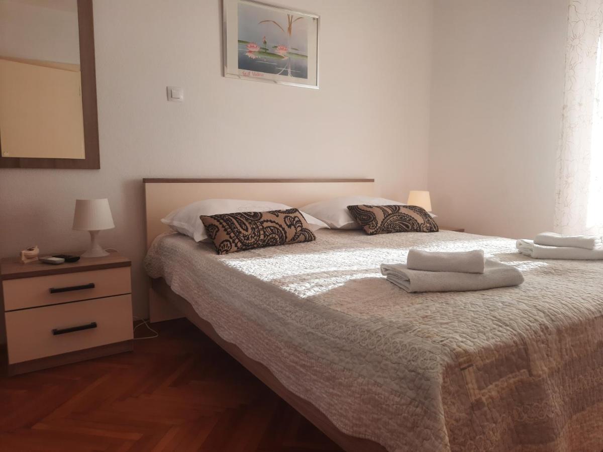 Apartments Villa Beba Komiža Екстериор снимка