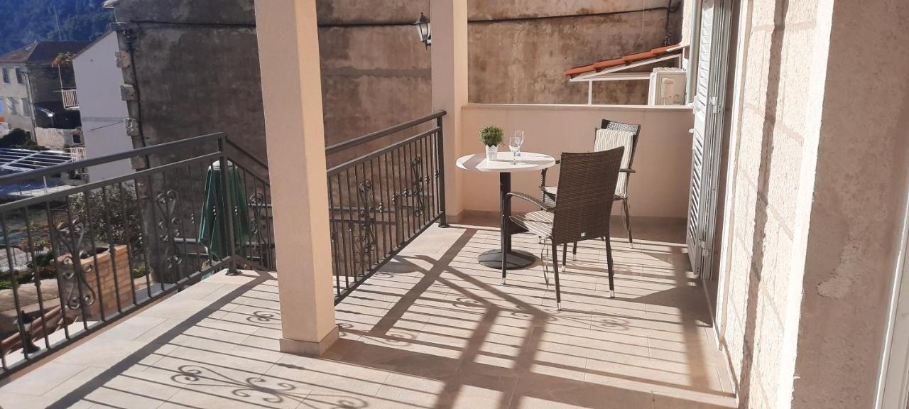 Apartments Villa Beba Komiža Екстериор снимка