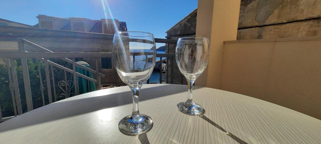 Apartments Villa Beba Komiža Екстериор снимка