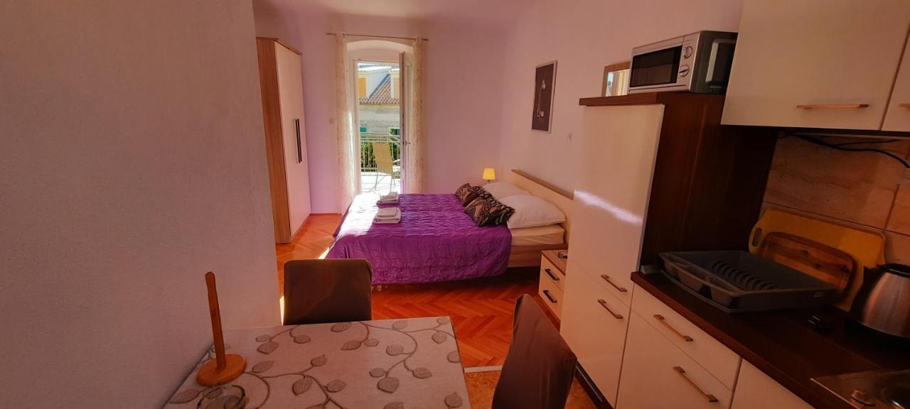 Apartments Villa Beba Komiža Екстериор снимка