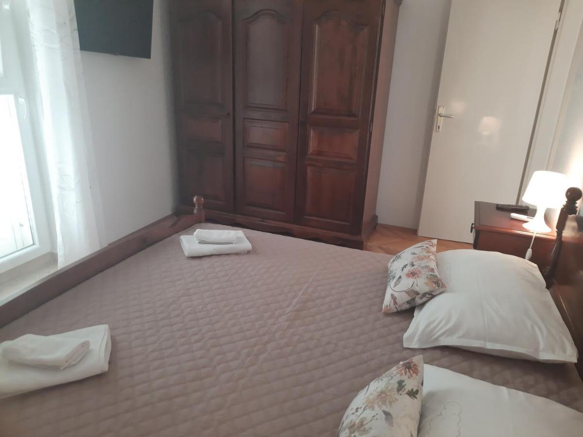 Apartments Villa Beba Komiža Екстериор снимка
