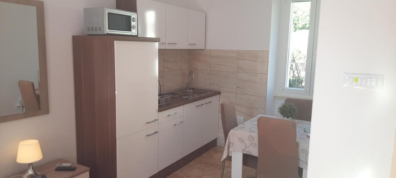Apartments Villa Beba Komiža Екстериор снимка