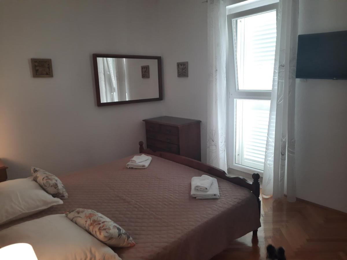 Apartments Villa Beba Komiža Екстериор снимка