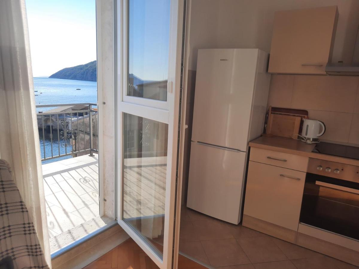 Apartments Villa Beba Komiža Екстериор снимка