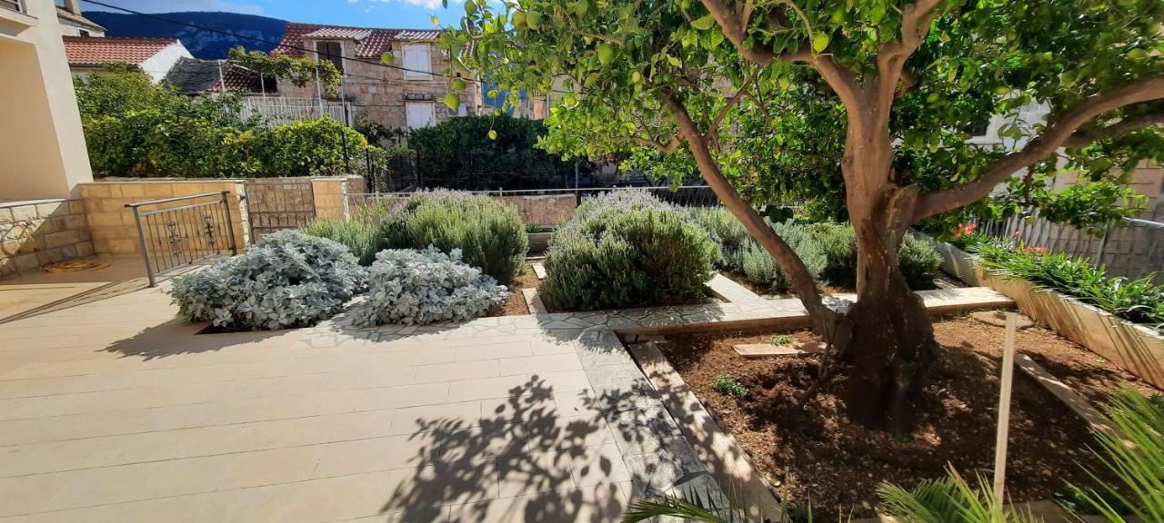 Apartments Villa Beba Komiža Екстериор снимка