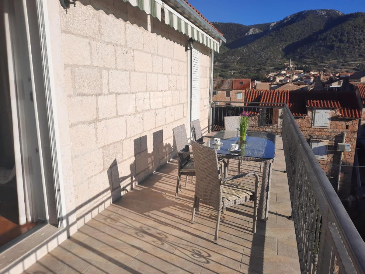 Apartments Villa Beba Komiža Екстериор снимка