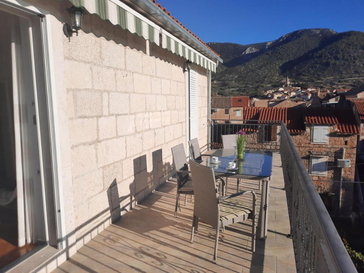 Apartments Villa Beba Komiža Екстериор снимка