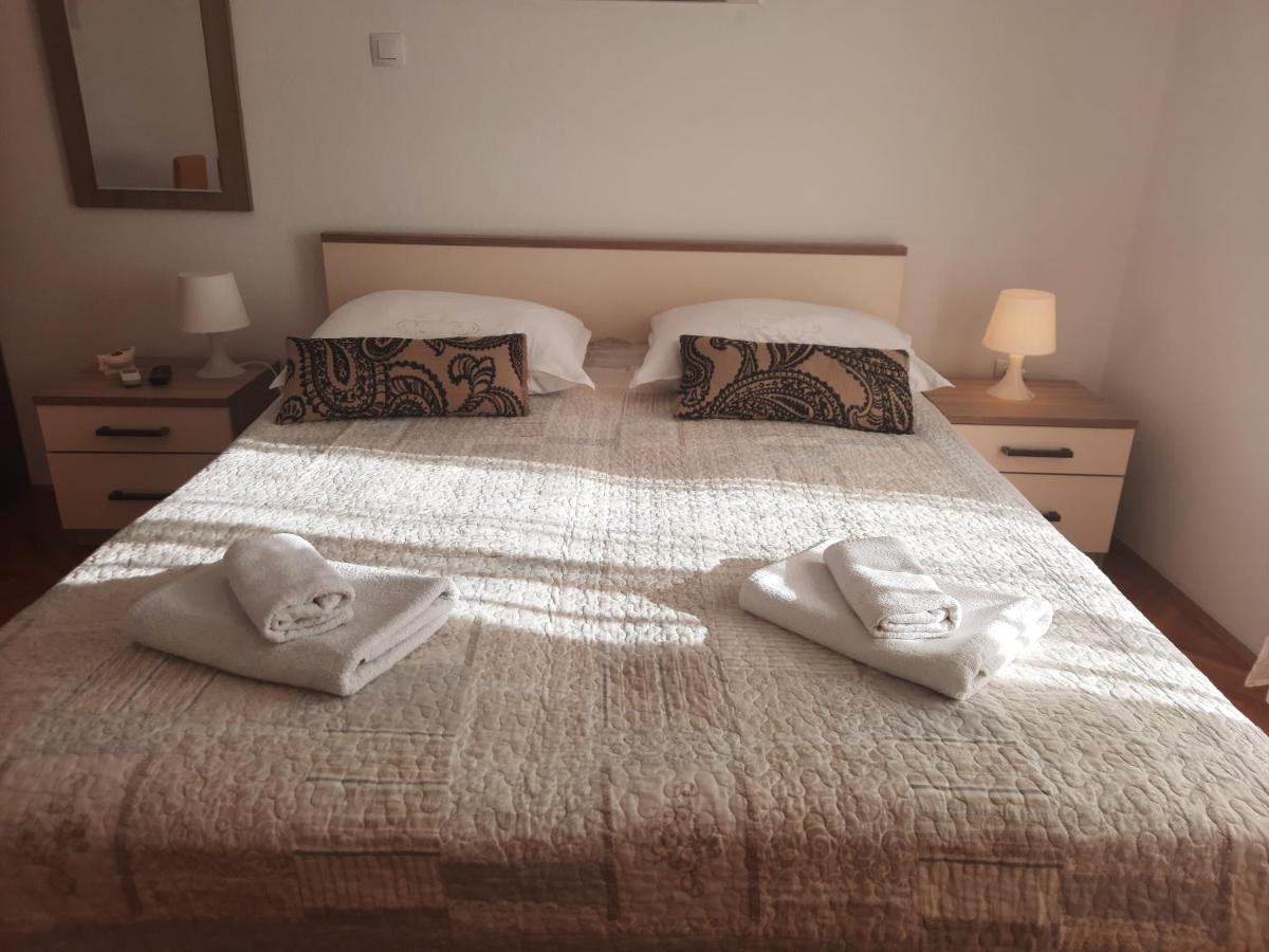 Apartments Villa Beba Komiža Екстериор снимка
