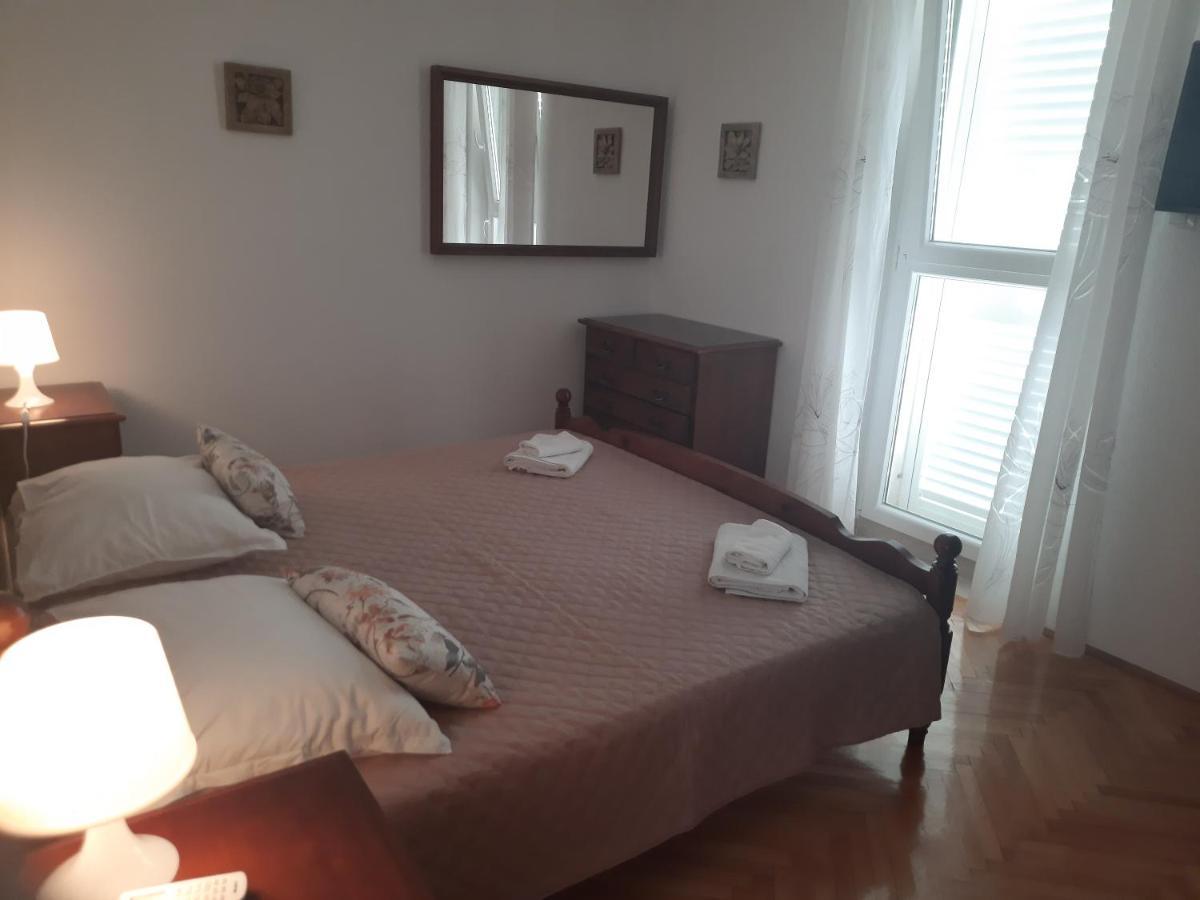 Apartments Villa Beba Komiža Екстериор снимка
