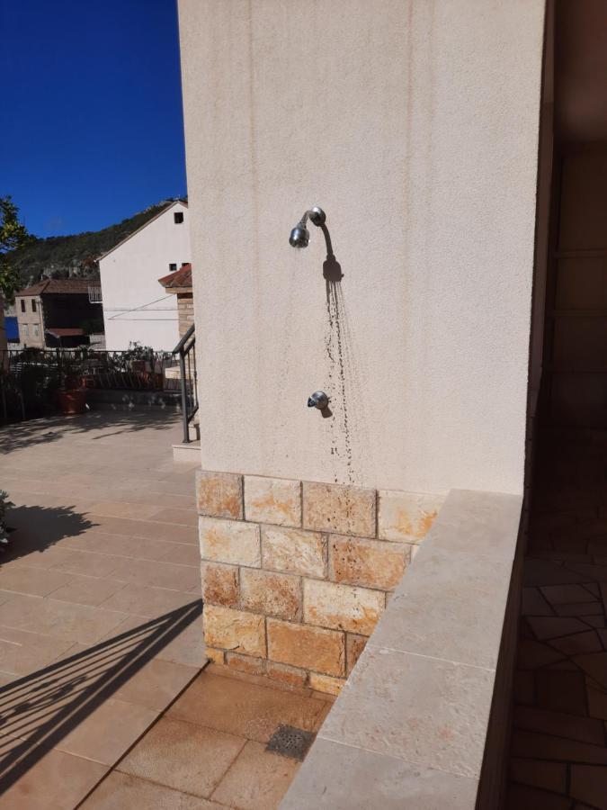 Apartments Villa Beba Komiža Екстериор снимка