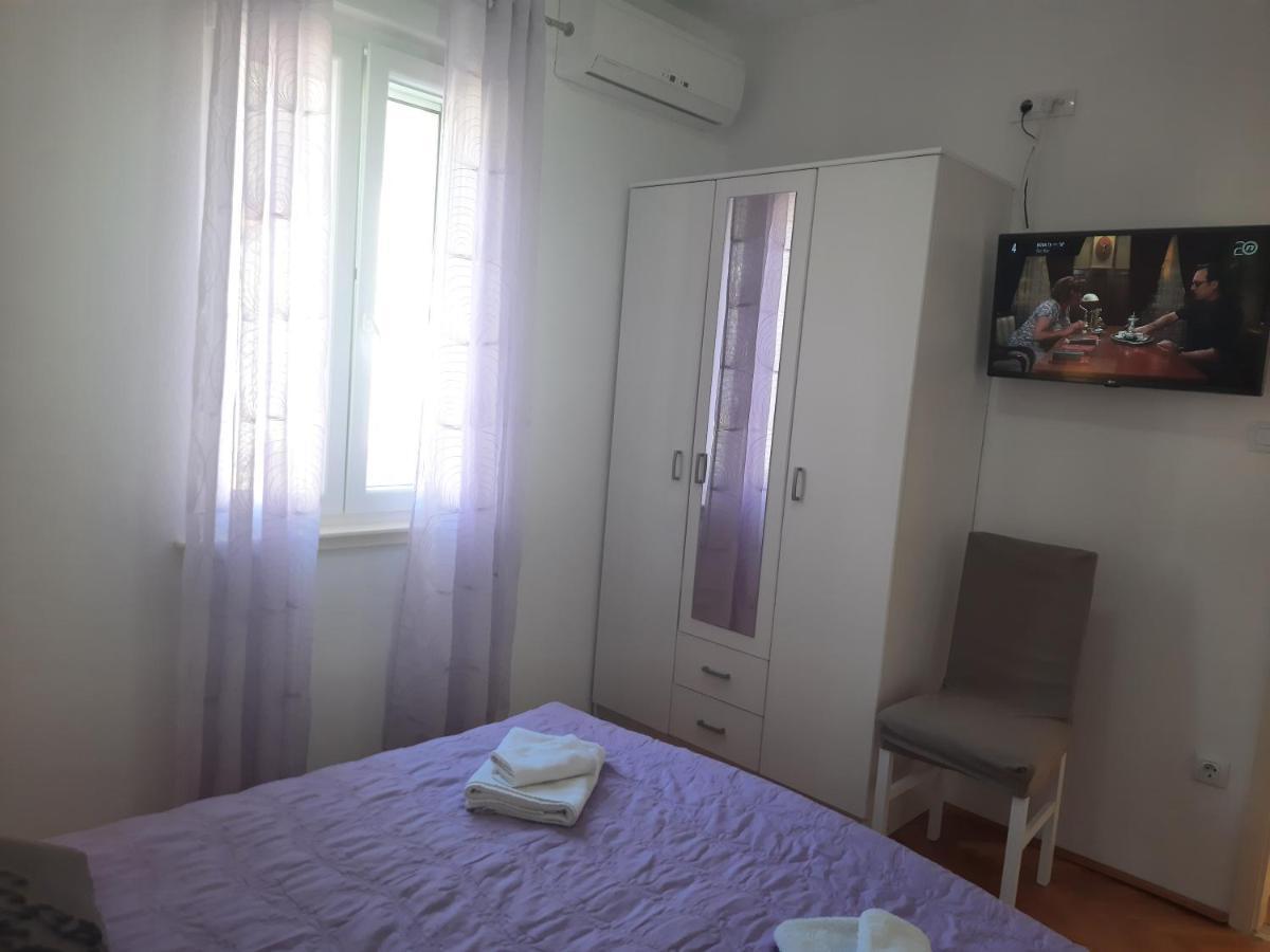 Apartments Villa Beba Komiža Екстериор снимка